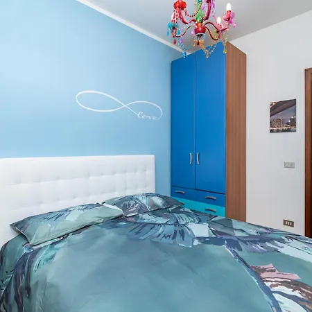 Into The Blu With Private Parking! شقة