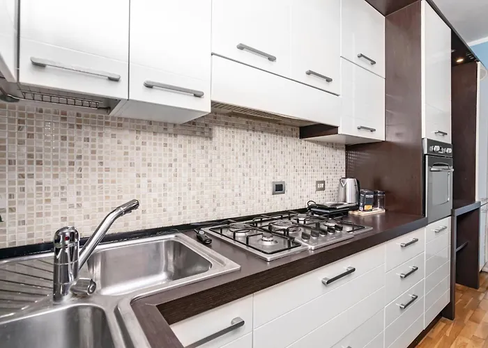 Into The Blu With Private Parking! Apartment