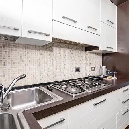 Into The Blu With Private Parking! Apartment